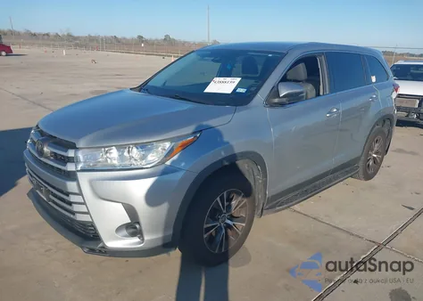 2019 Toyota Highlander Le z USA, uszkodzony, nr VIN 5TDZZRFH4KS301983